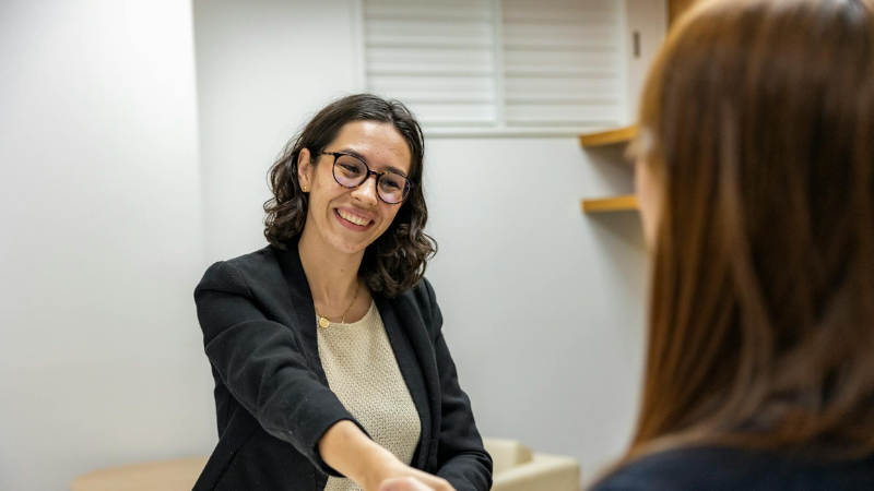 deux femmes entretien - Resume Genius - Pexels