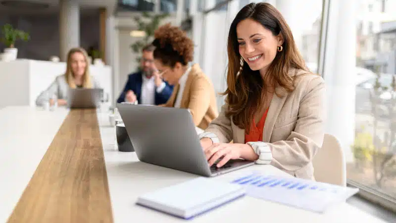 Employé au bureau