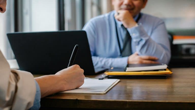 Comment mener un entretien annuel : 7 conseils pour une gestion efficace